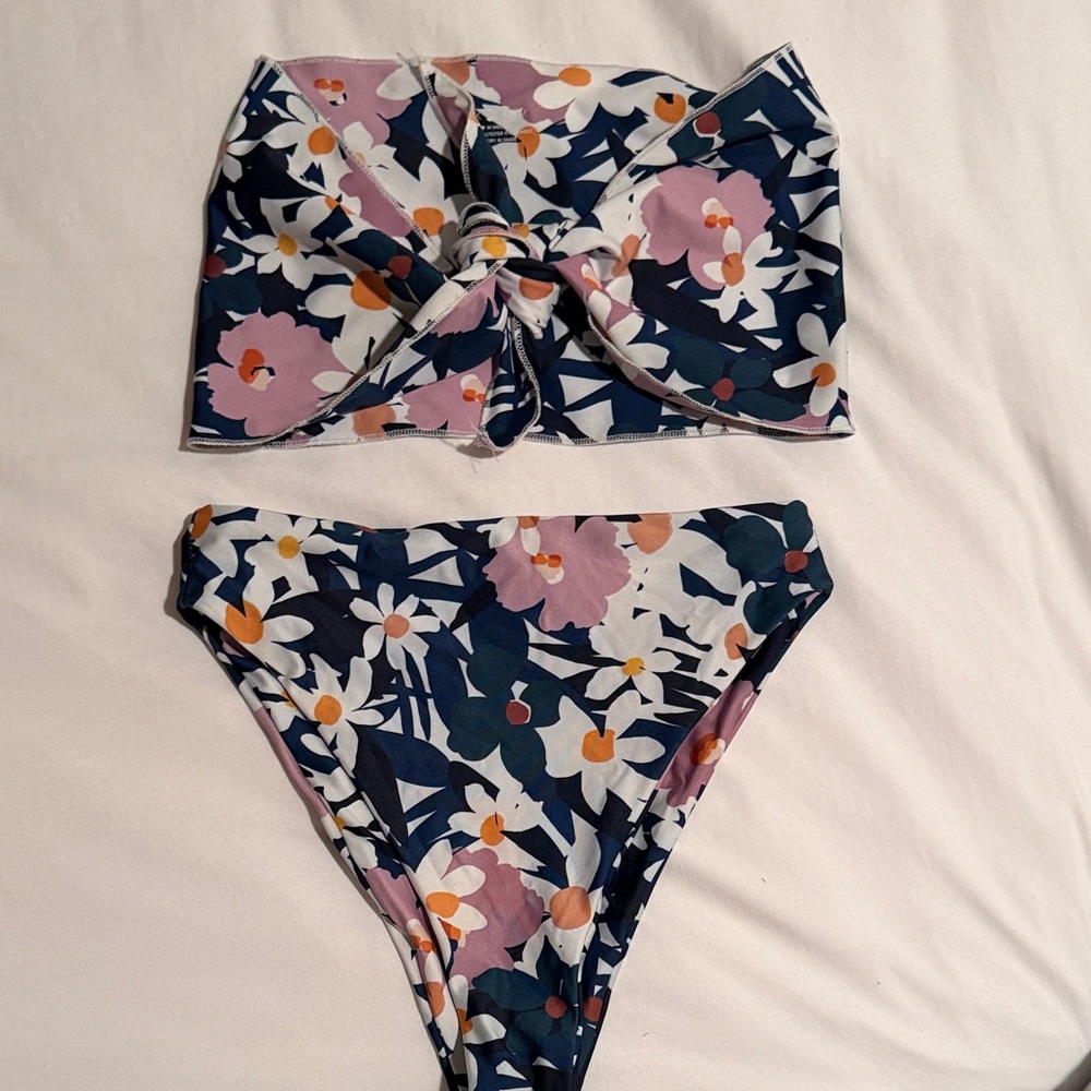 Stn Fox Floral Bikini Set with Knot Detail